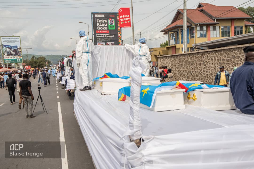 Funérailles des victimes des bombardements de l'armée rwandaise à Mungunga