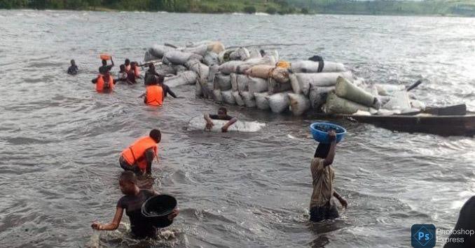 Une baleinière sauvée de justesse en pleine embarcation à Inongo @Photo Droits tiers.