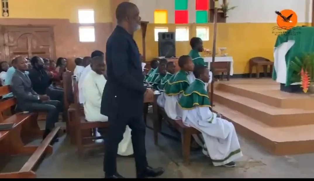 Corneille Nangaa aperçu dans une messe de l'église catholique à Rutshuru territoire occupé par les Rwandais du M23