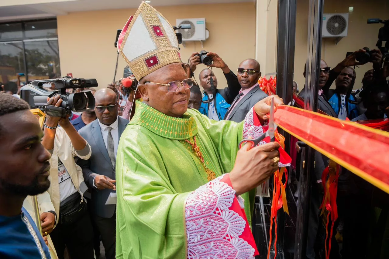 Le Cardinal Fridolin Ambongo inaugurant deux salles des fêtes à la paroisse Saint Michel de Bandalungwa