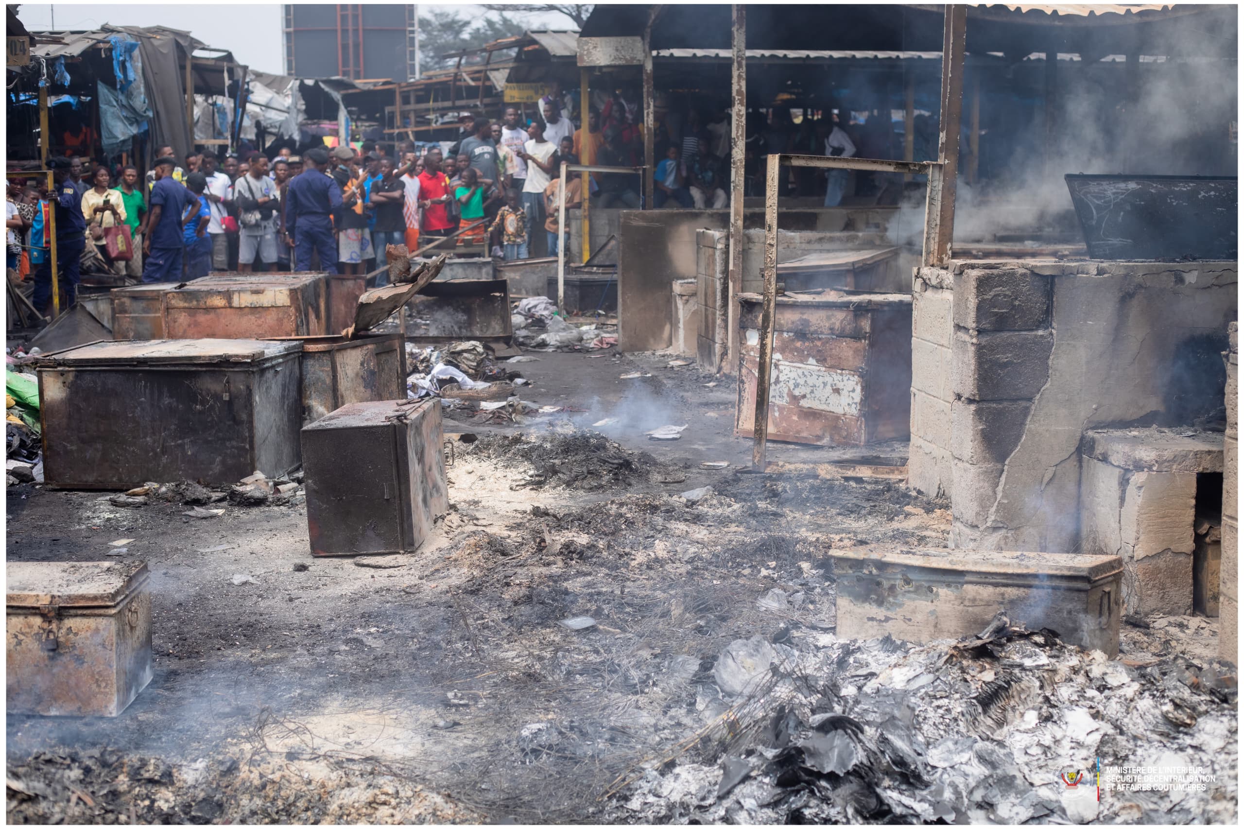 Une centaine d'étalages du marché de la liberté à Kinshasa ravagée par un incendie.