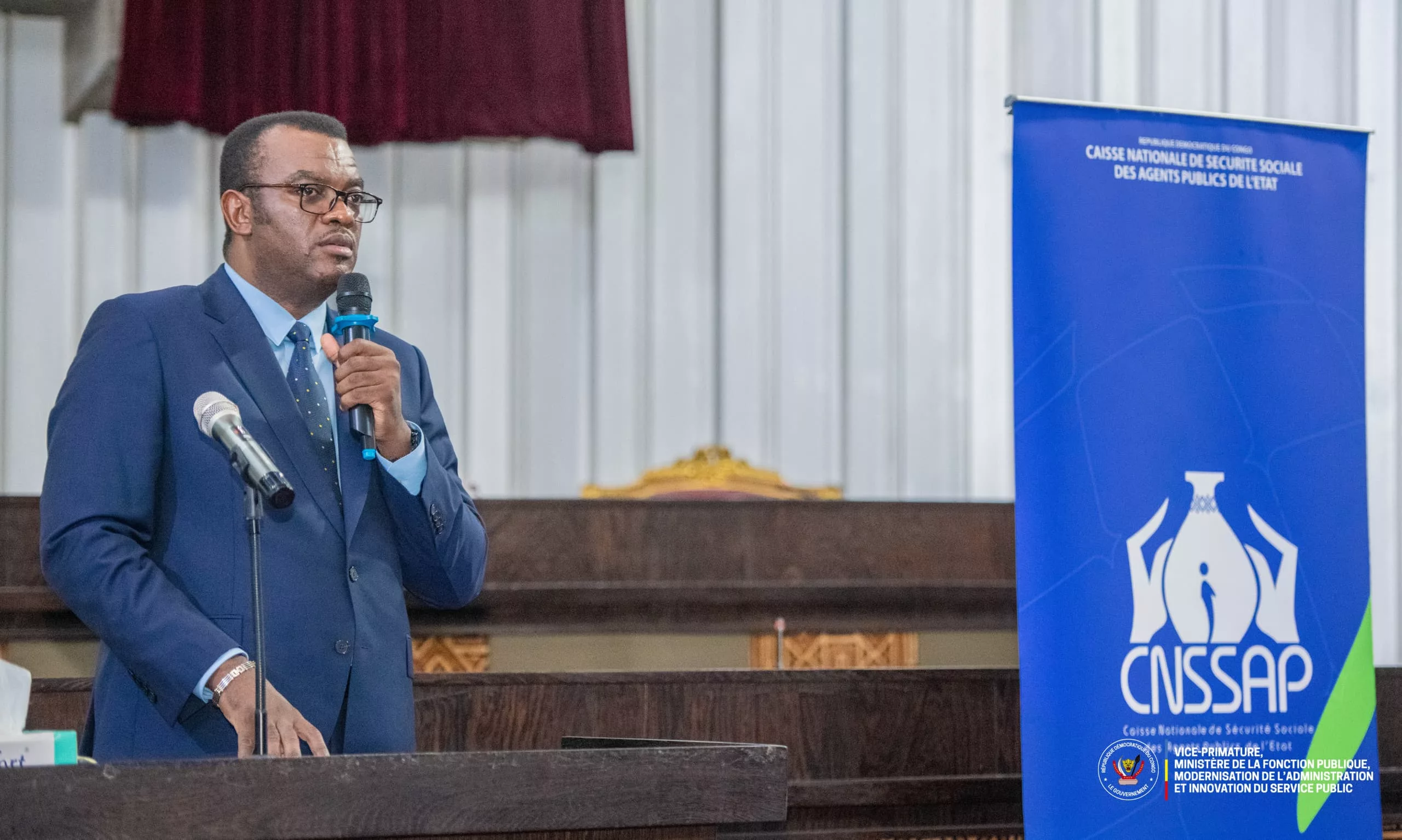 Jean Pierre Lihau Ebua Vice premier ministre, ministre de la fonction publique