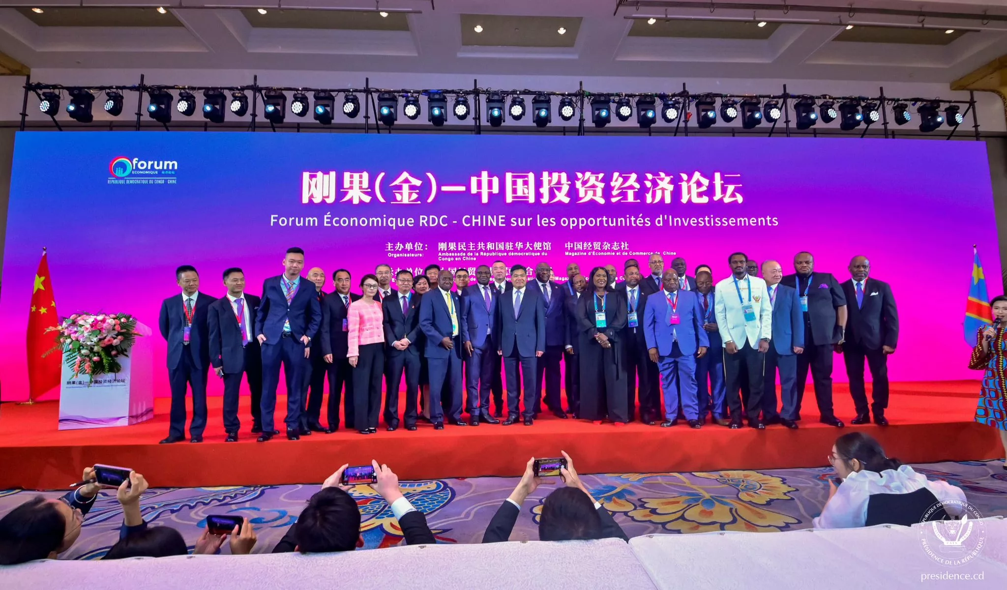 Photo de famille des participants à l'ouverture du forum RDC-Chine à Beijing