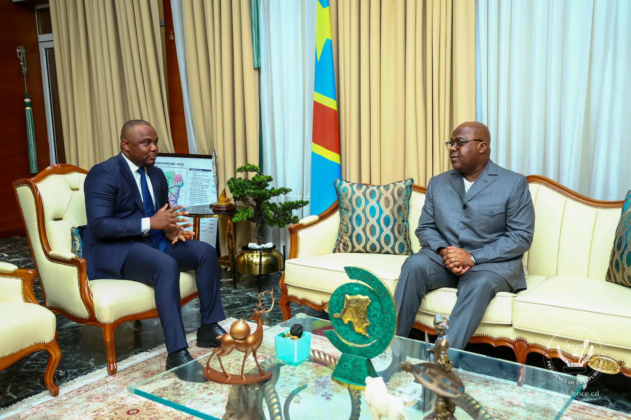 Le Président de la République Félix Antoine Tshisekedi recevant le président du conseil supérieur de l'audiovisuel et de la communication Christian Bosembe à Kinshasa