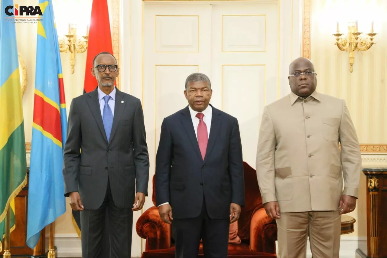 De gauche à droite les Présidents Paul Kagame du Rwanda, Joao Lourenço de l'Angola et Félix Tshisekedi de la RDC lors d'une tripartite à Luanda. (photo archives présidence angolaise)