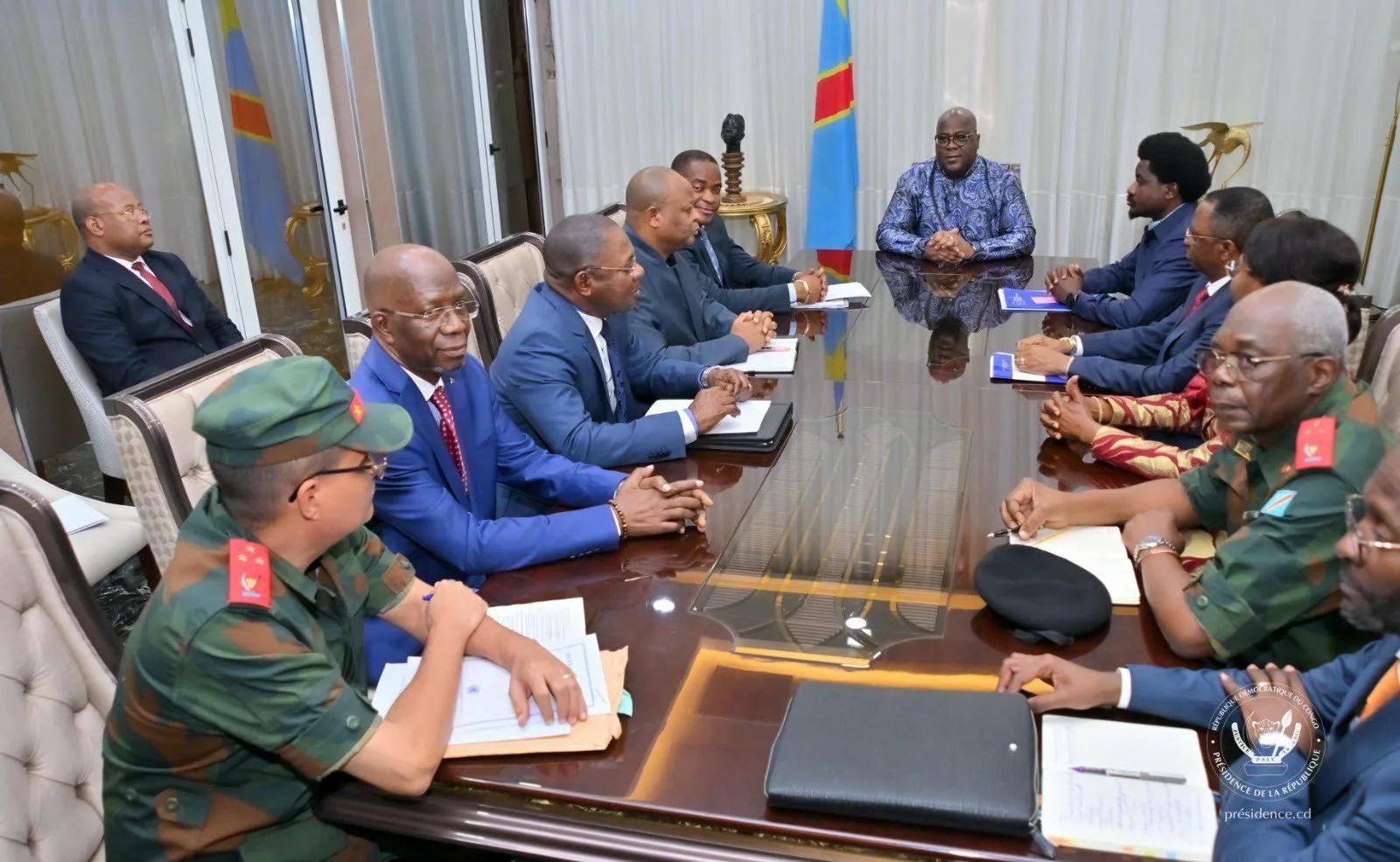 Le Président de la RDC Félix Tshisekedi entouré des responsables du secteur judiciaire.(photo cellcom présidence)