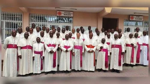 Les évêques de la République démocratique du Congo avec le Nonce apostolique, Mgr Balestrero