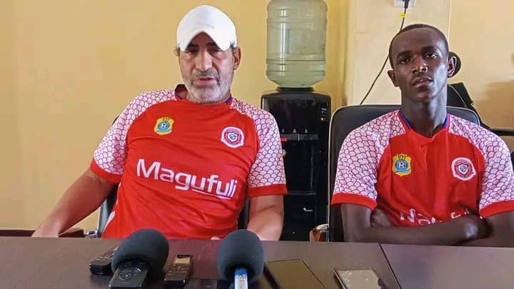 Le coach du FC Tanganyika, Saber Ben Jabria en conférence de presse d'avant match