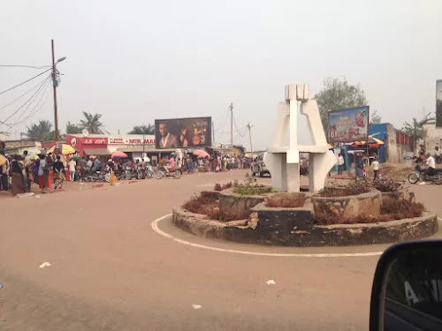 Un rond-point au centre-ville de Tshikapa dans la province du Kasaï (Août 2017). Radio Okapi/Photo Joël Bofengo