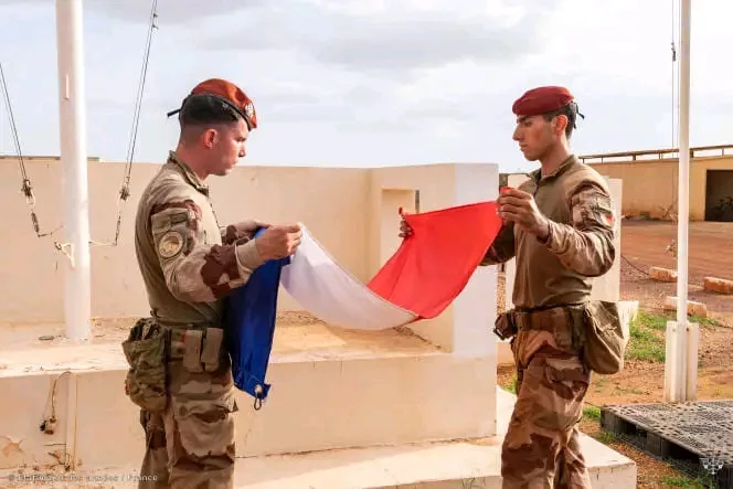 Les soldats français dans une base africaine