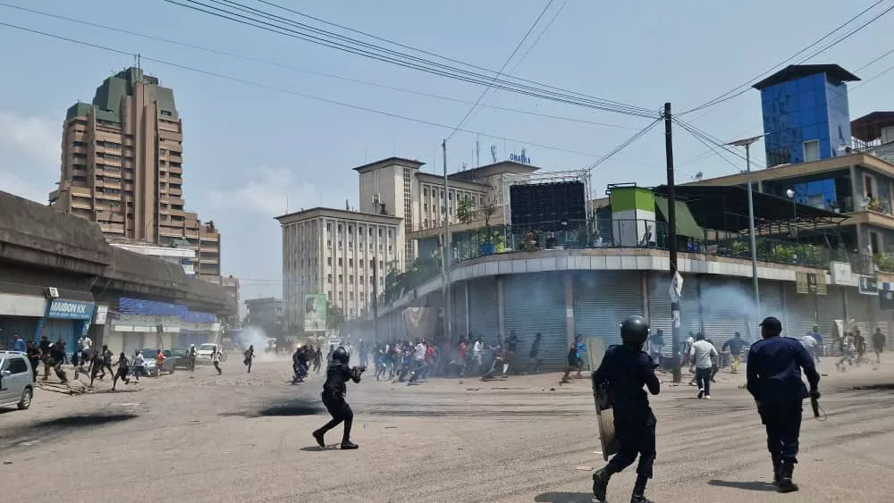 Photo de la dispersion des manifestants par la police nationale congolaise