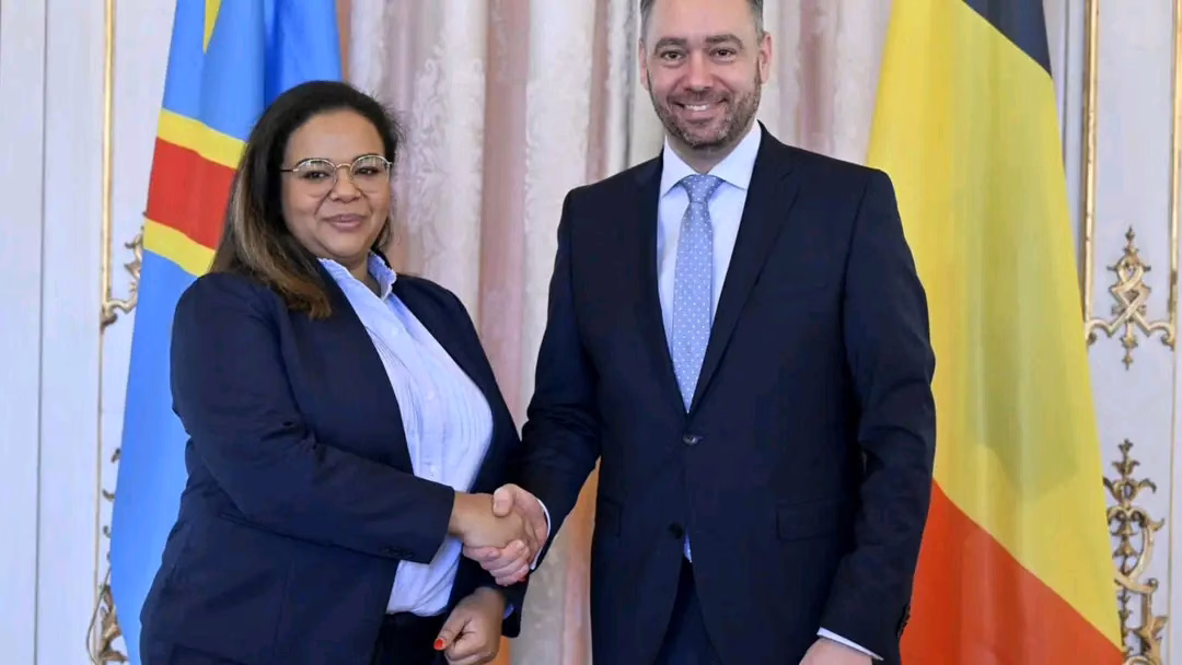 La ministre des affaires étrangères congolaises, Thérèse Kayikwamba et Maxime Prévot