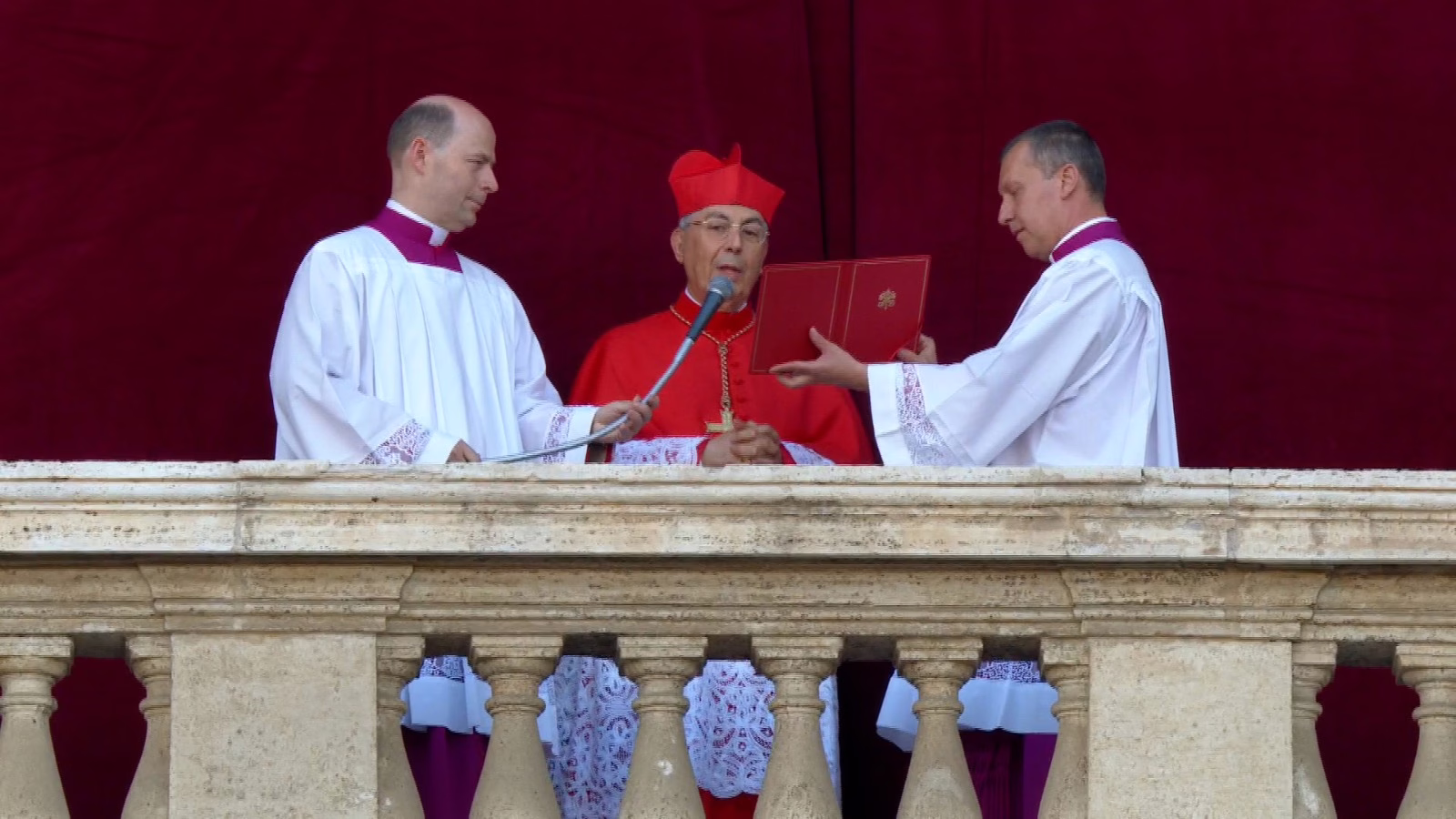 Le cardinal Américain Robert Francis Prevost, âgé de 69 ans elu Papé avec le nom de Léon XIV