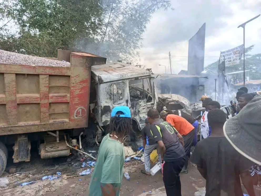 Un camion benne accidenté