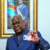 Félix Tshisekedi, tenant son permis de conduire