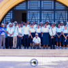 Photo de famille des anciens élèves de l'institut de la Gombe avec le corps des enseignants