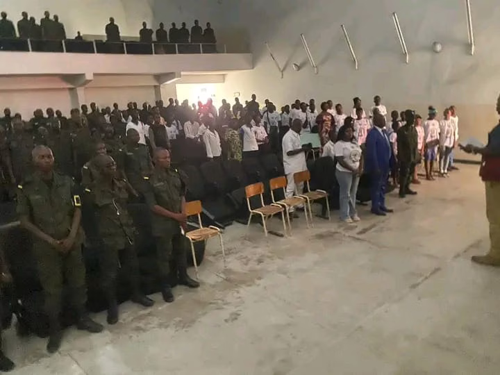 Quelques éléments des FARDC au centre culturel de l'Académie militaire de Kananga