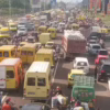 Des véhicules en circulation au boulevard Lumumba