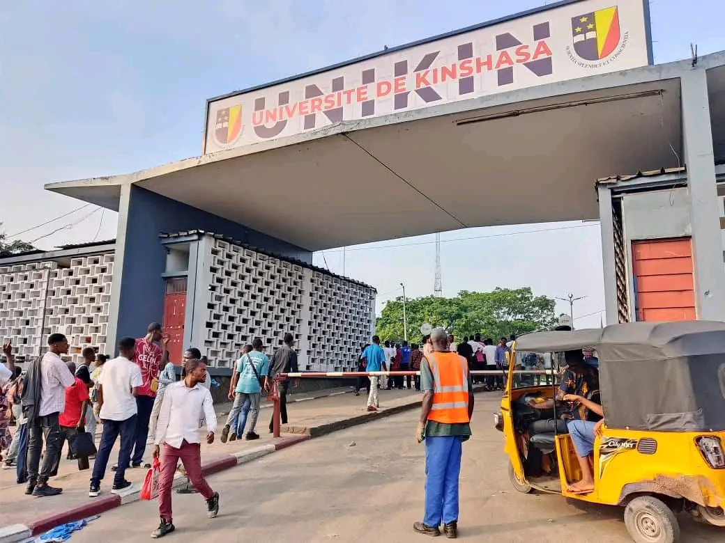 Entrée principale de l'université de Kinshasa
