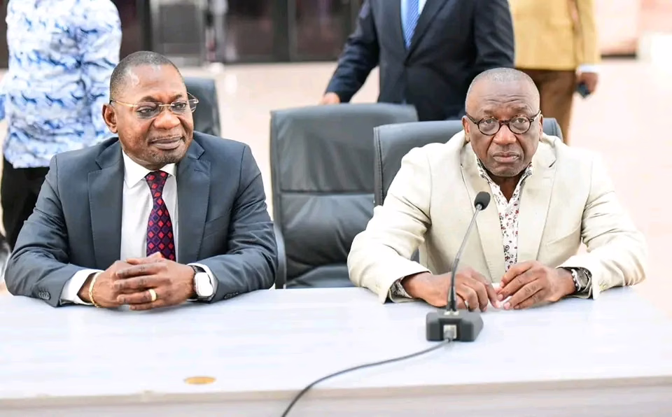 De gauche à droite Le procureur général près la cour de cassation Firmin Mvonde et le rapporteur de l'assemblée nationale Jacques Djoli