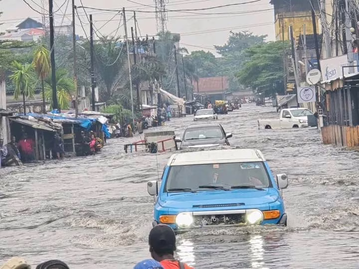 1ère rue Limete dilandos sous l'eau