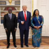 Le Président des États-Unis Donald Trump entouré des ministres des Affaires étrangères de la RDC et du Rwanda à la maison blanche