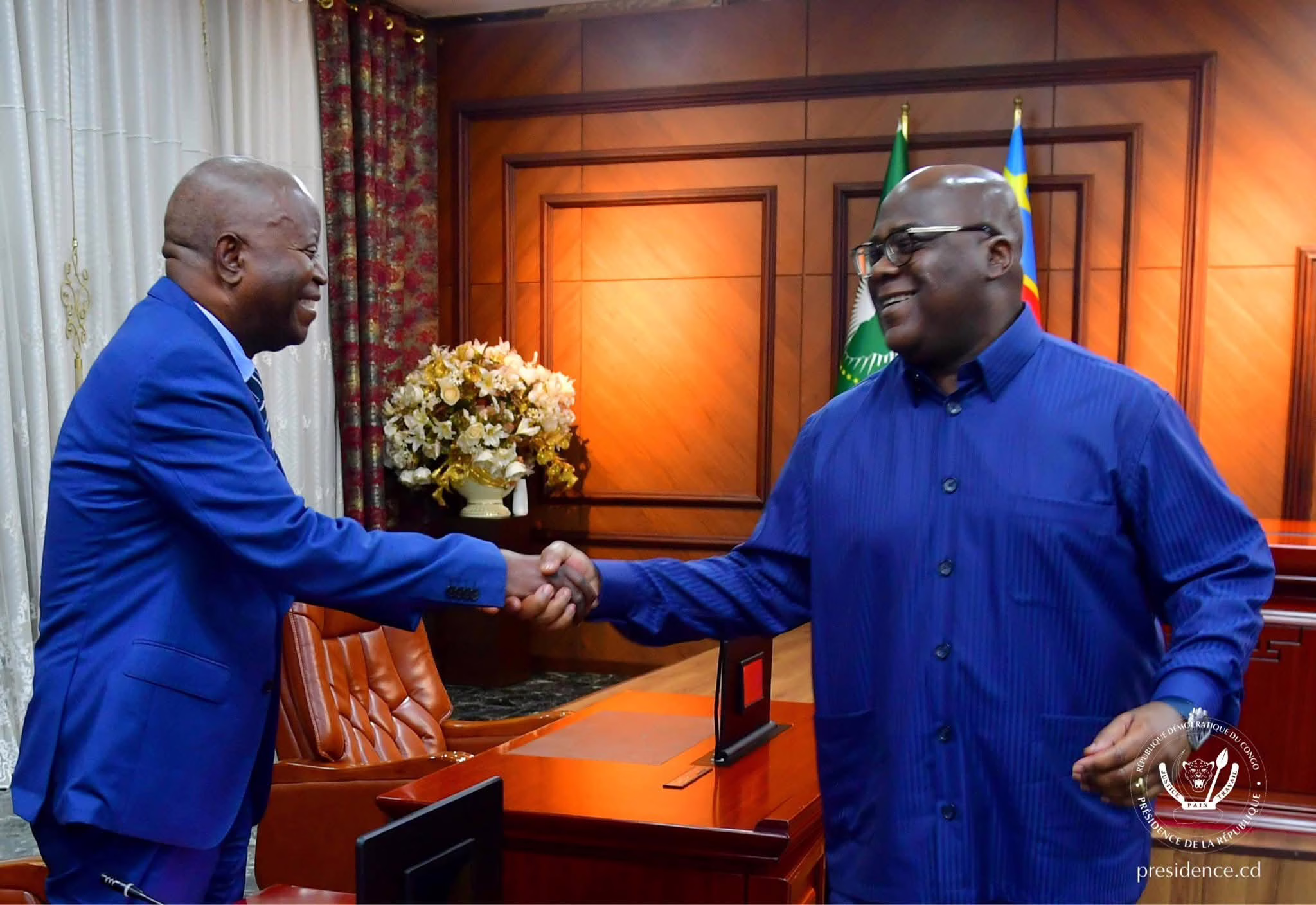 L'opposant Adolphe Muzito saluant chaleureusement le Président Félix Tshisekedi.