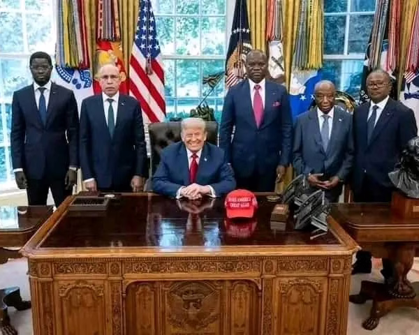 À la maison blanche, Donald Trump avec quelques Chefs d’États africains.