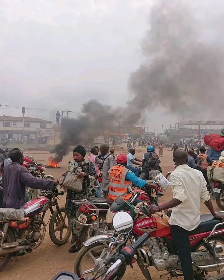 Protestation des veuves à Béni