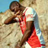 L'international français Paul Pogba avec le maillot de l'AS Monaco portant le slogan "RDC Cœur de l'Afrique"